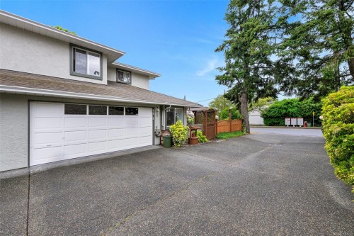 #1-10001 Fifth St, Sidney, BC - Outdoor
