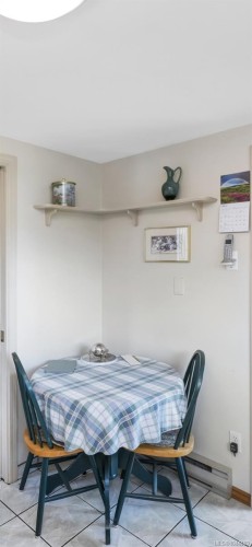 #1-10001 Fifth St, Sidney, BC - Indoor