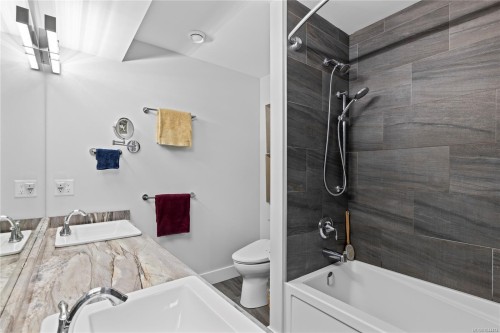 242 Sunningdale Rd East, Qualicum Beach, BC 