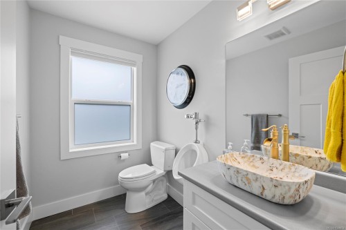 242 Sunningdale Rd East, Qualicum Beach, BC 