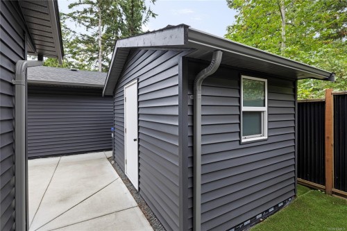 242 Sunningdale Rd East, Qualicum Beach, BC 