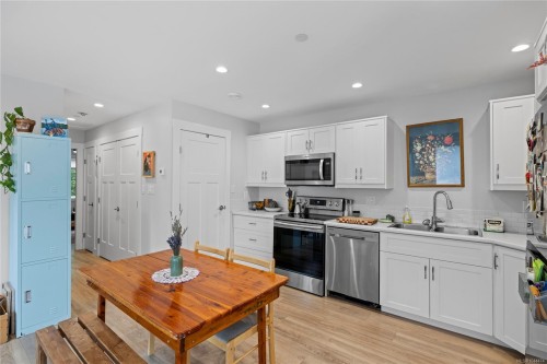 242 Sunningdale Rd East, Qualicum Beach, BC 