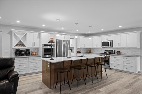 242 Sunningdale Rd East, Qualicum Beach, BC 