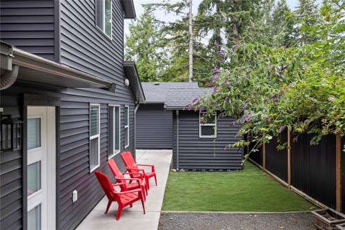 242 Sunningdale Rd East, Qualicum Beach, BC 