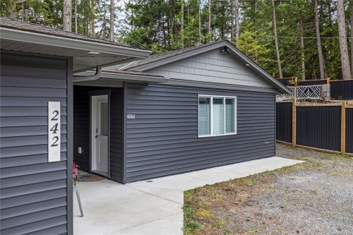 242 Sunningdale Rd East, Qualicum Beach, BC 