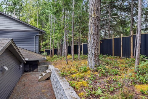 242 Sunningdale Rd East, Qualicum Beach, BC 