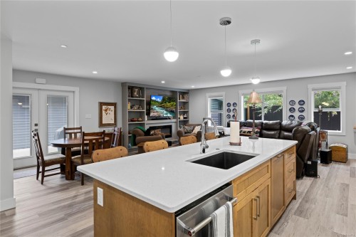 242 Sunningdale Rd East, Qualicum Beach, BC 
