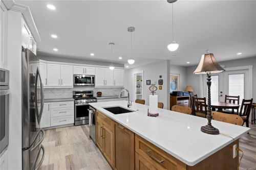 242 Sunningdale Rd East, Qualicum Beach, BC 