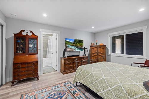 242 Sunningdale Rd East, Qualicum Beach, BC 
