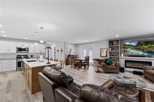 242 Sunningdale Rd East, Qualicum Beach, BC 