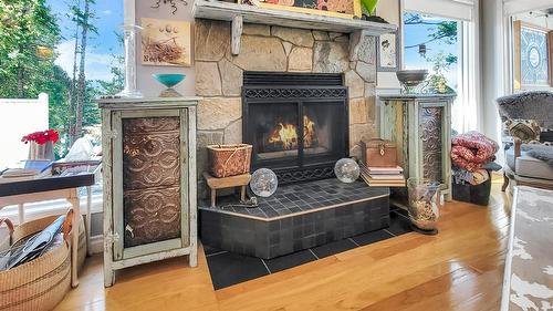 4962 Mountain Side Place, Fairmont Hot Springs, BC - Indoor Photo Showing Living Room With Fireplace