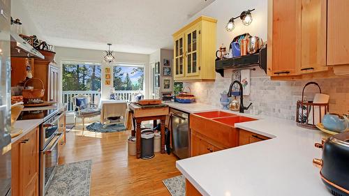 4962 Mountain Side Place, Fairmont Hot Springs, BC - Indoor Photo Showing Kitchen