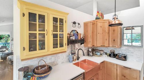 4962 Mountain Side Place, Fairmont Hot Springs, BC - Indoor Photo Showing Kitchen With Double Sink