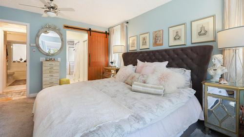 4962 Mountain Side Place, Fairmont Hot Springs, BC - Indoor Photo Showing Bedroom