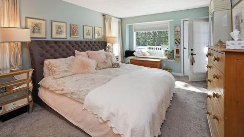 4962 Mountain Side Place, Fairmont Hot Springs, BC - Indoor Photo Showing Bedroom