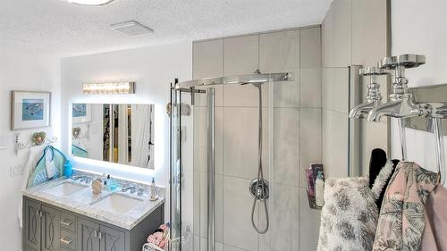 4962 Mountain Side Place, Fairmont Hot Springs, BC - Indoor Photo Showing Bathroom