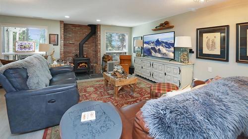 4962 Mountain Side Place, Fairmont Hot Springs, BC - Indoor With Fireplace