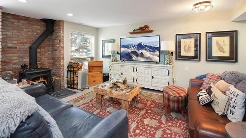4962 Mountain Side Place, Fairmont Hot Springs, BC - Indoor Photo Showing Living Room With Fireplace
