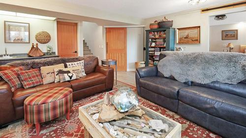 4962 Mountain Side Place, Fairmont Hot Springs, BC - Indoor Photo Showing Living Room