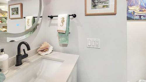 4962 Mountain Side Place, Fairmont Hot Springs, BC - Indoor Photo Showing Bathroom