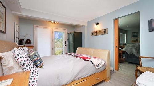 4962 Mountain Side Place, Fairmont Hot Springs, BC - Indoor Photo Showing Bedroom