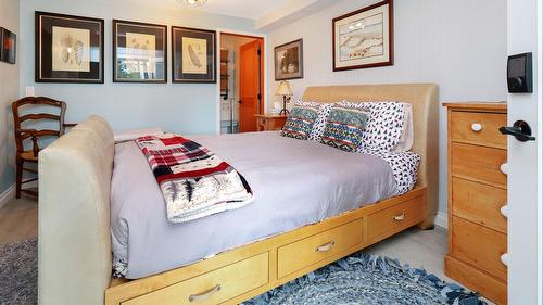 4962 Mountain Side Place, Fairmont Hot Springs, BC - Indoor Photo Showing Bedroom