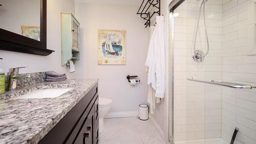 4962 Mountain Side Place, Fairmont Hot Springs, BC - Indoor Photo Showing Bathroom