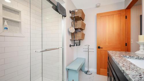 4962 Mountain Side Place, Fairmont Hot Springs, BC - Indoor Photo Showing Bathroom