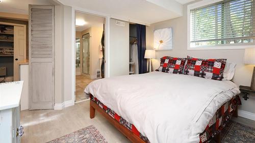 4962 Mountain Side Place, Fairmont Hot Springs, BC - Indoor Photo Showing Bedroom