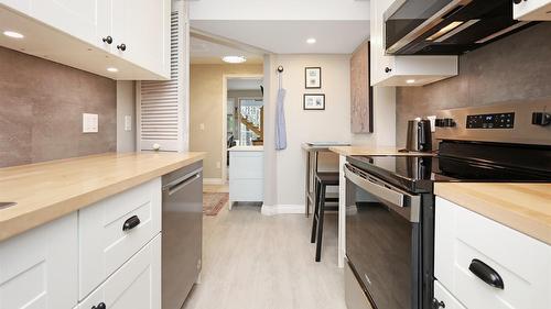 4962 Mountain Side Place, Fairmont Hot Springs, BC - Indoor Photo Showing Kitchen