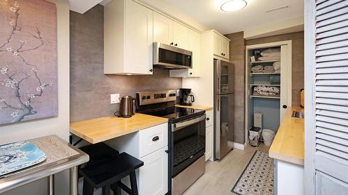 4962 Mountain Side Place, Fairmont Hot Springs, BC - Indoor Photo Showing Kitchen