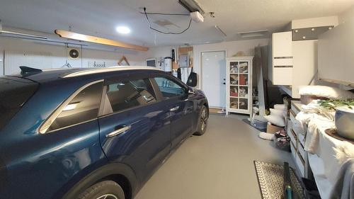 4962 Mountain Side Place, Fairmont Hot Springs, BC - Indoor Photo Showing Garage