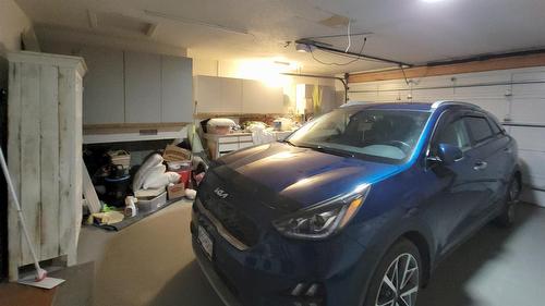 4962 Mountain Side Place, Fairmont Hot Springs, BC - Indoor Photo Showing Garage