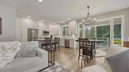 2710 Golf Course Drive, Blind Bay, BC - Indoor