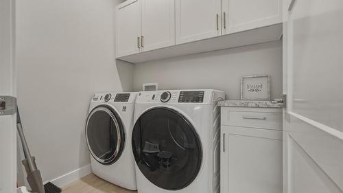 2710 Golf Course Drive, Blind Bay, BC - Indoor Photo Showing Laundry Room