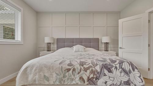 2710 Golf Course Drive, Blind Bay, BC - Indoor Photo Showing Bedroom