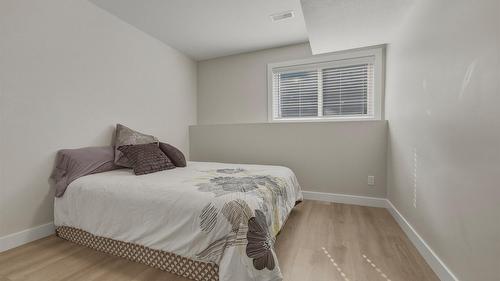 2710 Golf Course Drive, Blind Bay, BC - Indoor Photo Showing Bedroom