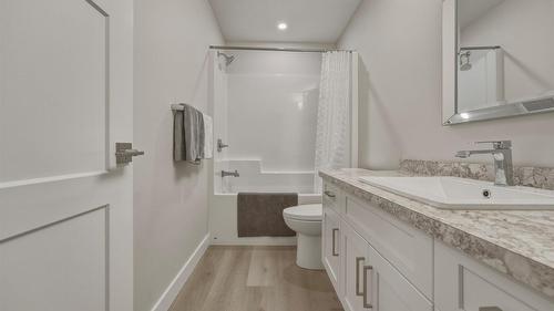 2710 Golf Course Drive, Blind Bay, BC - Indoor Photo Showing Bathroom