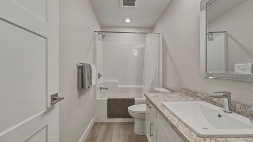 2710 Golf Course Drive, Blind Bay, BC - Indoor Photo Showing Bathroom