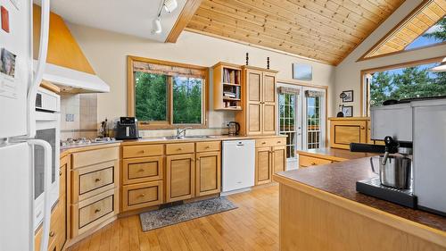 13 Sunrise Crescent, Kimberley, BC - Indoor Photo Showing Kitchen With Double Sink