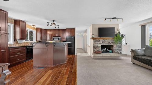 1045 Mitchell Road, Kelowna, BC - Indoor With Fireplace