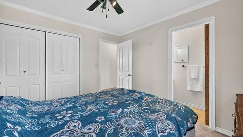 1045 Mitchell Road, Kelowna, BC - Indoor Photo Showing Bedroom