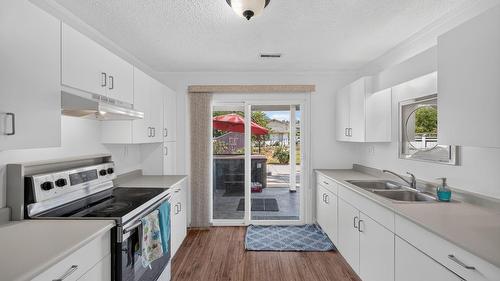 1045 Mitchell Road, Kelowna, BC - Indoor Photo Showing Kitchen With Double Sink