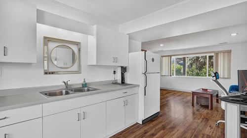 1045 Mitchell Road, Kelowna, BC - Indoor Photo Showing Kitchen With Double Sink