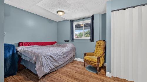 1045 Mitchell Road, Kelowna, BC - Indoor Photo Showing Bedroom