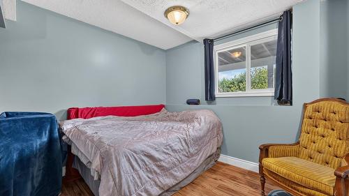 1045 Mitchell Road, Kelowna, BC - Indoor Photo Showing Bedroom