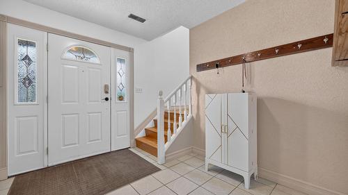 1045 Mitchell Road, Kelowna, BC - Indoor Photo Showing Other Room