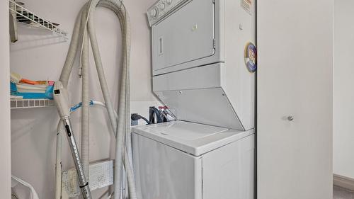 1045 Mitchell Road, Kelowna, BC - Indoor Photo Showing Laundry Room