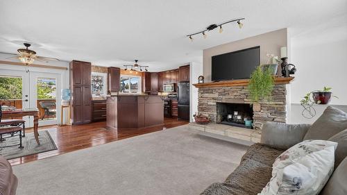 1045 Mitchell Road, Kelowna, BC - Indoor Photo Showing Living Room With Fireplace