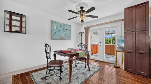 1045 Mitchell Road, Kelowna, BC - Indoor Photo Showing Dining Room